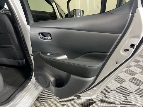 Used 2025 Nissan Leaf S image 29