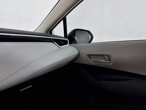 Used 2023 Toyota Corolla LE FWD image 38