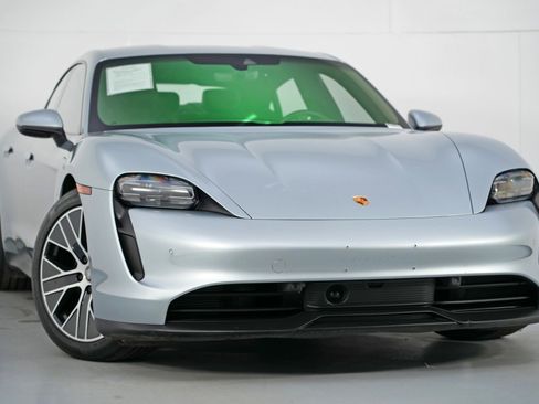 Used 2021 Porsche Taycan image 4