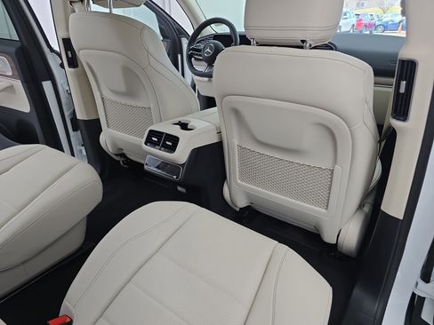 New 2026 Mercedes-Benz GLS 450 4MATIC image 11