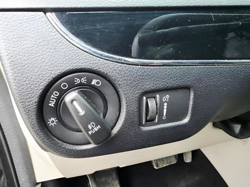 Used 2018 Dodge Grand Caravan SXT image 22