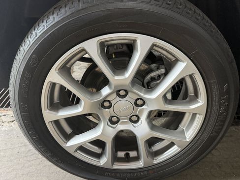 Used 2023 Jeep Compass Latitude AWD/4WD image 24