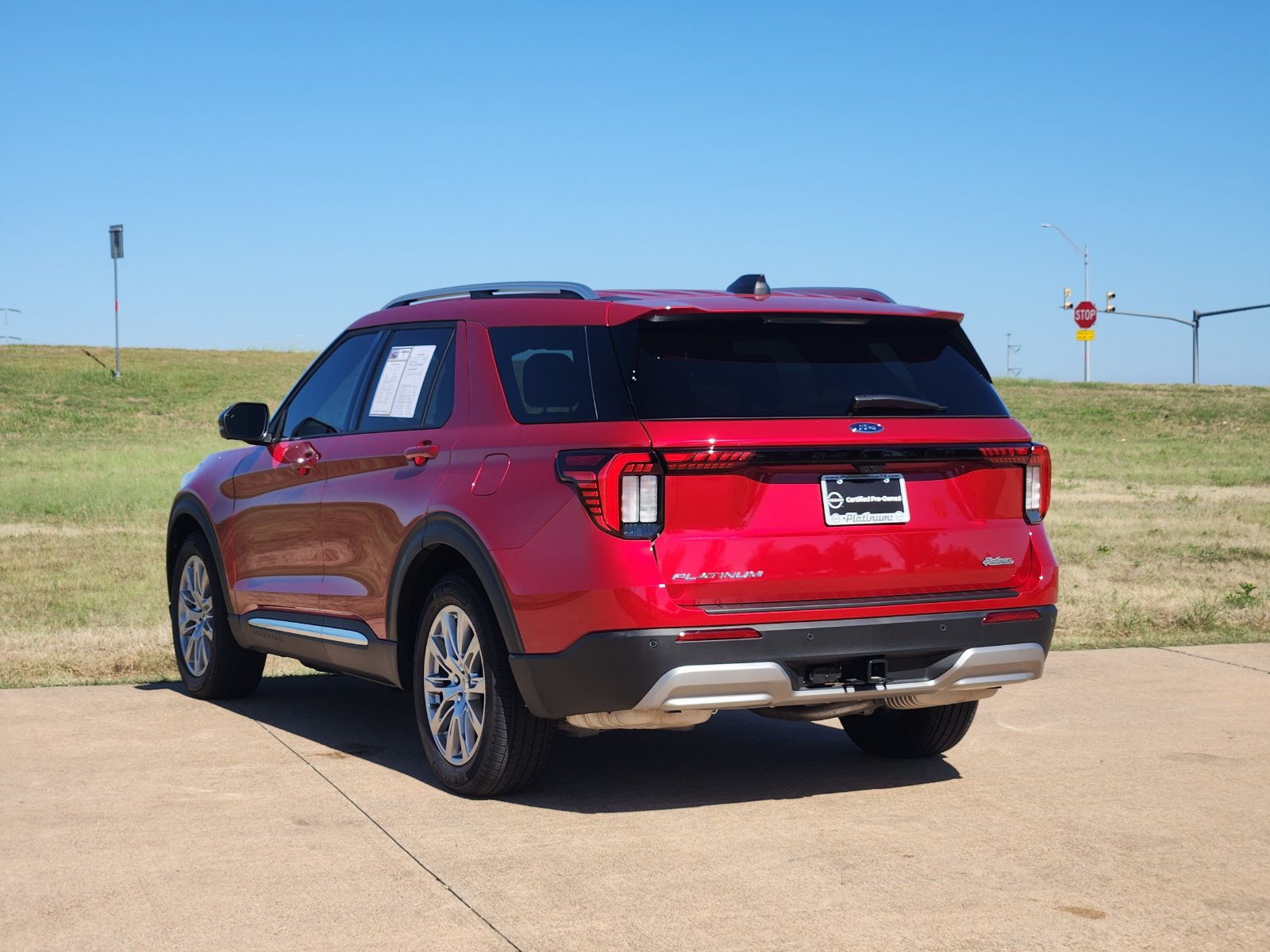 Used 2026 Ford Explorer Platinum RWD image 5