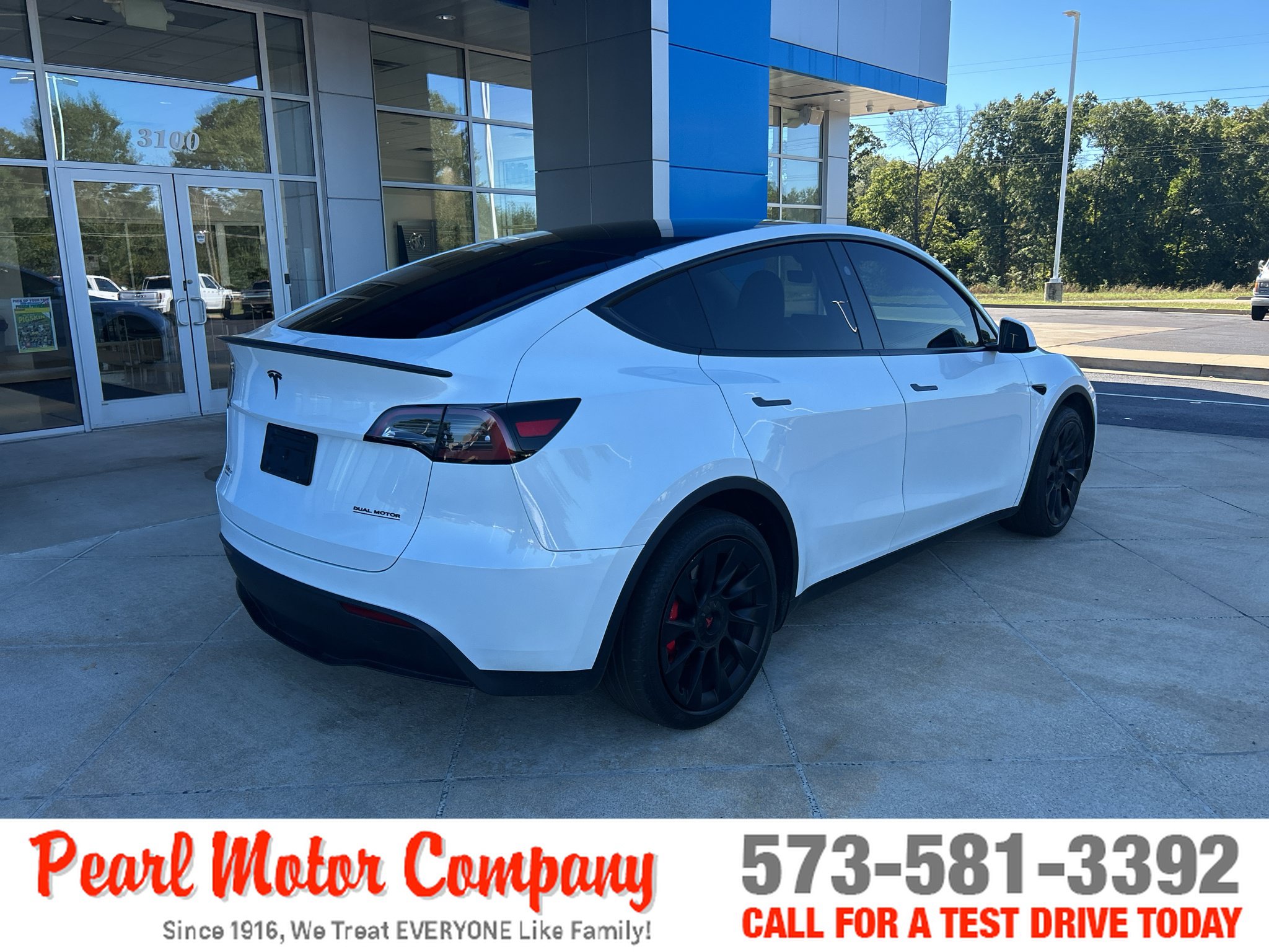 Used 2024 Tesla Model Y Long Range AWD/4WD image 4