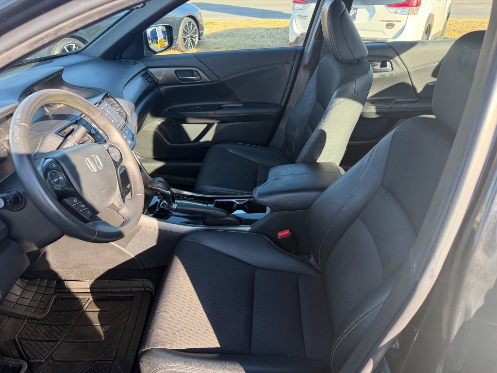Used 2017 Honda Accord Sport image 9