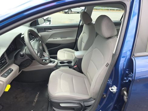 Used 2020 Hyundai Elantra SE FWD image 11