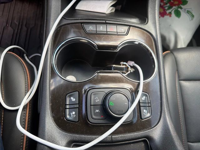 Used 2022 GMC Acadia AT4 w/ Technology Package AWD/4WD image 8