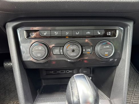 Used 2020 Volkswagen Tiguan SE w/ Panoramic Sunroof Package FWD image 19