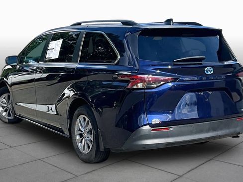 Certified 2024 Toyota Sienna LE AWD/4WD image 12