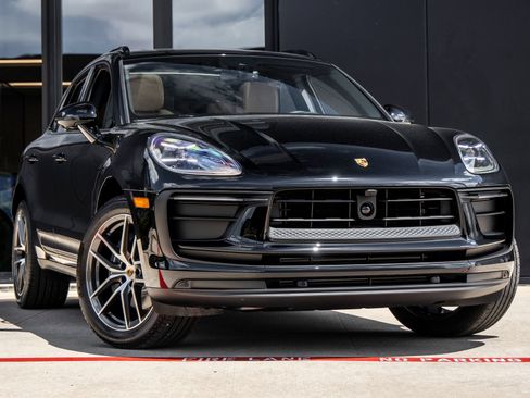 New 2026 Porsche Macan AWD/4WD image 6