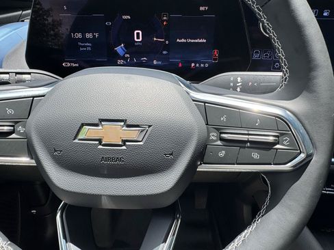 Used 2025 Chevrolet Equinox EV LT FWD image 38