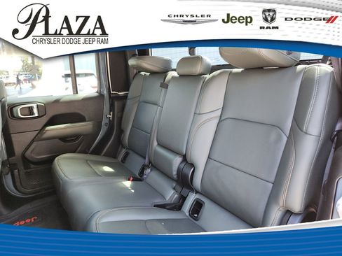 Certified 2024 Jeep Gladiator Mojave AWD/4WD image 17