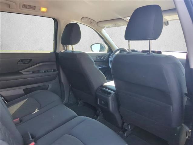 Used 2025 Nissan Pathfinder S FWD image 29