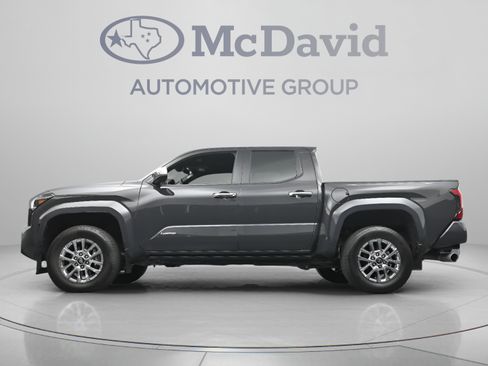 Used 2025 Toyota Tacoma Limited AWD/4WD image 28