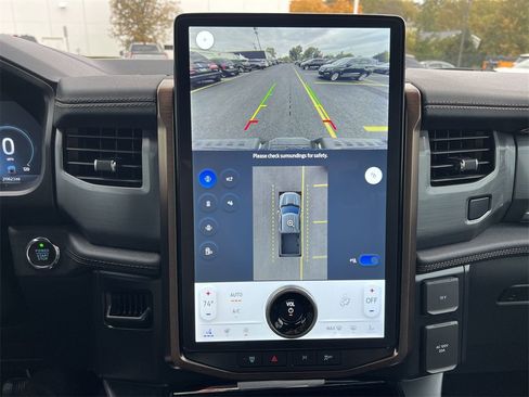 Used 2022 Ford F150 Lightning Lariat image 25