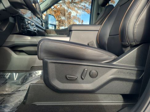 Certified 2025 Ford F350 Lariat w/ Black Appearance Package image 15