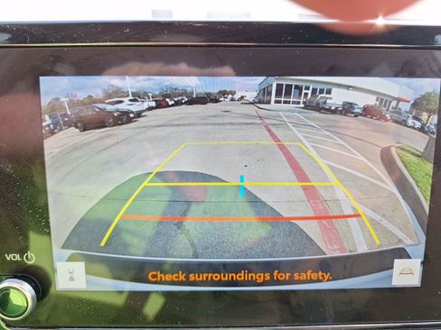 Used 2025 Toyota Camry SE w/ Convenience Package image 26