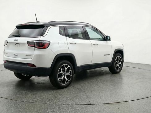 Used 2025 Jeep Compass Limited image 9