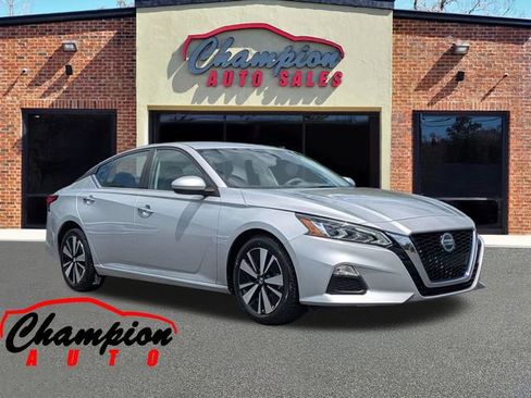 Used 2021 Nissan Altima 2.5 SV FWD image 1