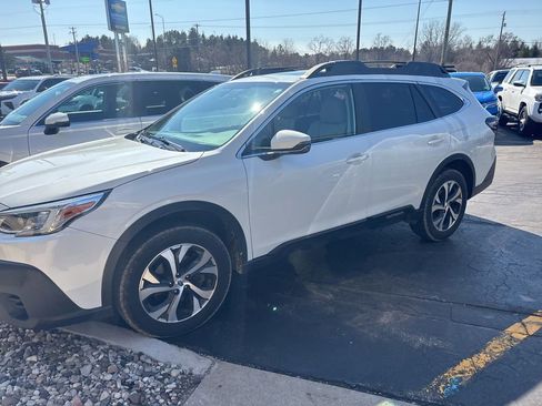 Used 2020 Subaru Outback Limited image 1