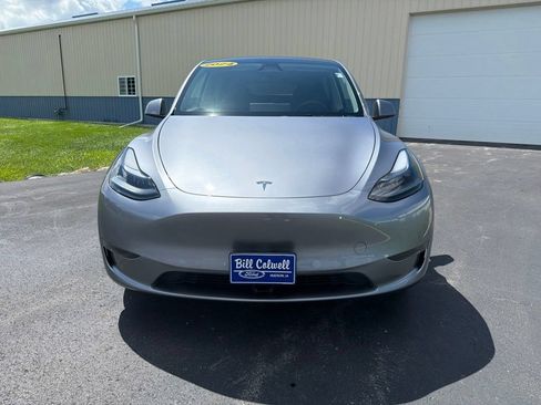 Used 2024 Tesla Model Y Long Range AWD/4WD image 9