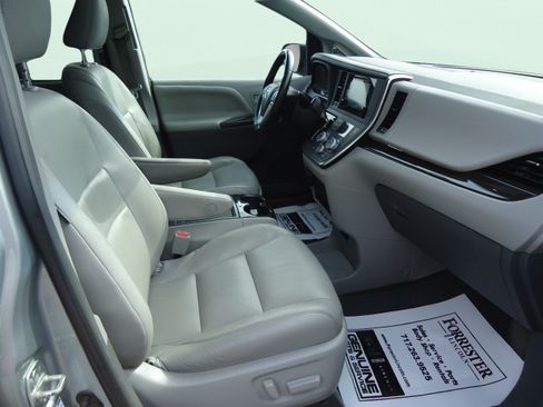 Used 2015 Toyota Sienna XLE Premium AWD/4WD image 26