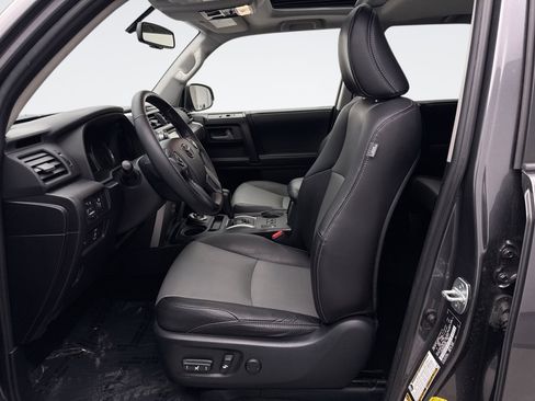 Used 2017 Toyota 4Runner SR5 Premium image 11