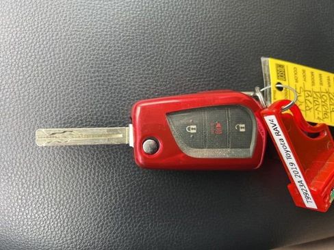 Used 2019 Toyota RAV4 LE w/ Carpet Mat Package image 32