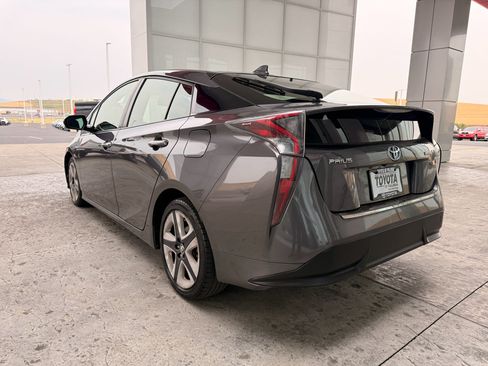 Used 2017 Toyota Prius Three Touring FWD image 6