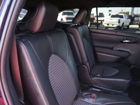 Used 2022 Toyota Highlander XSE AWD/4WD image 19