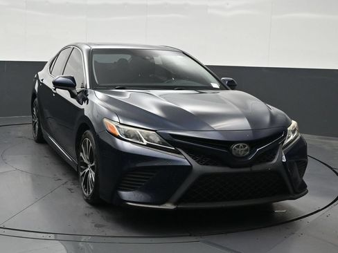 Used 2018 Toyota Camry SE w/ Moonroof Package FWD image 8