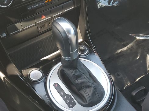 Used 2019 Volkswagen Beetle 2.0T SE FWD image 25