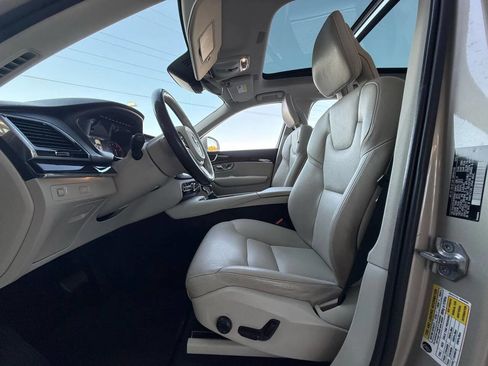 Used 2016 Volvo XC90 T6 Momentum w/ Momentum Plus Package image 9