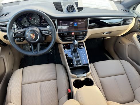 Certified 2025 Porsche Macan AWD/4WD image 15