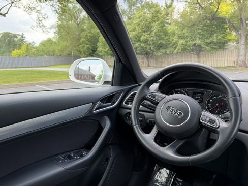 Used 2018 Audi Q3 2.0T Premium w/ Convenience Package AWD/4WD image 12