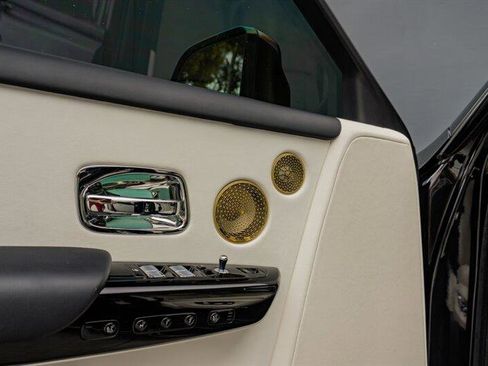 Used 2024 Rolls-Royce Phantom Sedan image 96