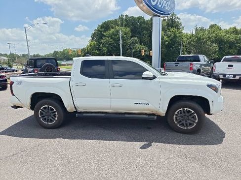 Used 2026 Toyota Tacoma TRD Sport AWD/4WD image 2