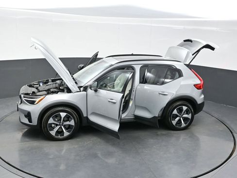 Certified 2026 Volvo XC40 B5 Plus w/ Protection Package Premier AWD/4WD image 41