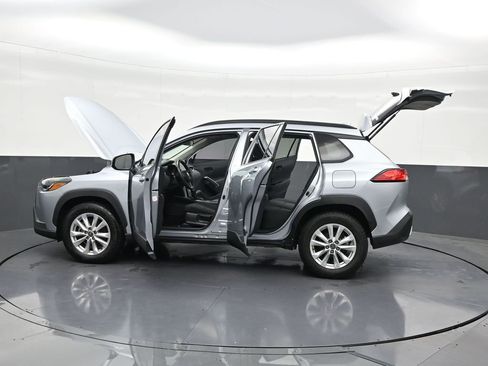 Used 2023 Toyota Corolla Cross LE image 33
