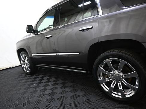 Used 2017 Cadillac Escalade Premium Luxury AWD/4WD image 12