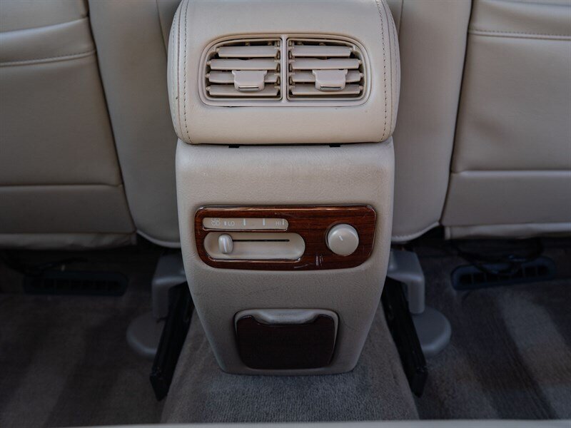 Used 1999 Cadillac Seville SLS w/ Personalization Pkg FWD image 44