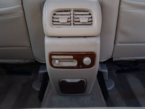 Used 1999 Cadillac Seville SLS w/ Personalization Pkg FWD image 44