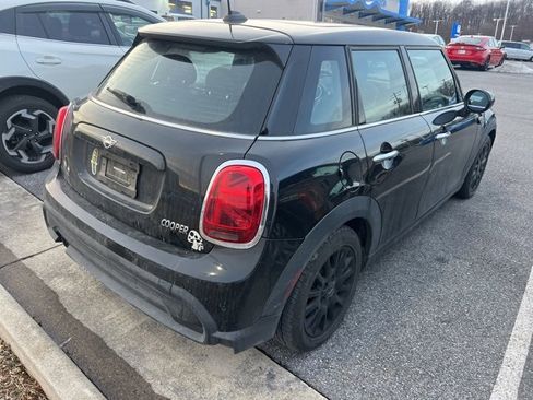 Used 2022 MINI Cooper 4-Door Hardtop image 4