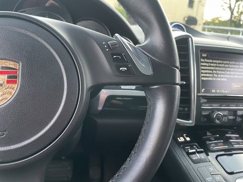 Used 2014 Porsche Cayenne Diesel Platinum Edition image 26