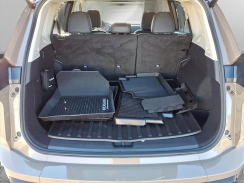 Certified 2025 Nissan Rogue SV image 5