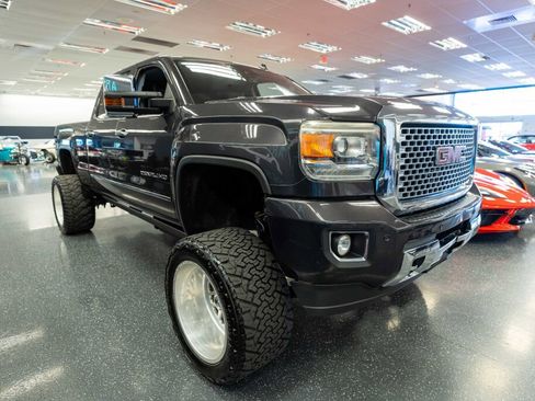 Used 2015 GMC Sierra 2500 Denali w/ Duramax Plus Package image 3