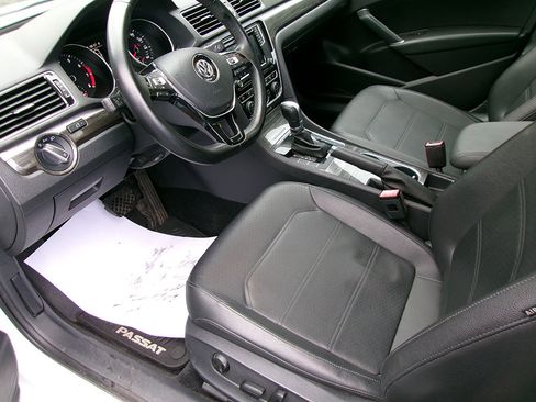 Used 2016 Volkswagen Passat 1.8T SE image 12