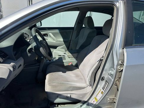 Used 2010 Toyota Camry LE FWD image 9