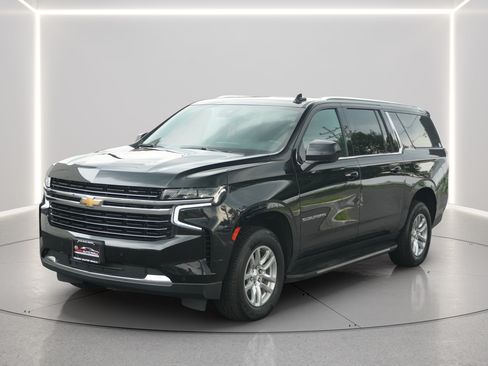 Used 2024 Chevrolet Suburban LT AWD/4WD image 1