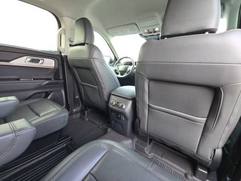 Used 2025 Ford Explorer Active w/ Active Comfort Package RWD image 17